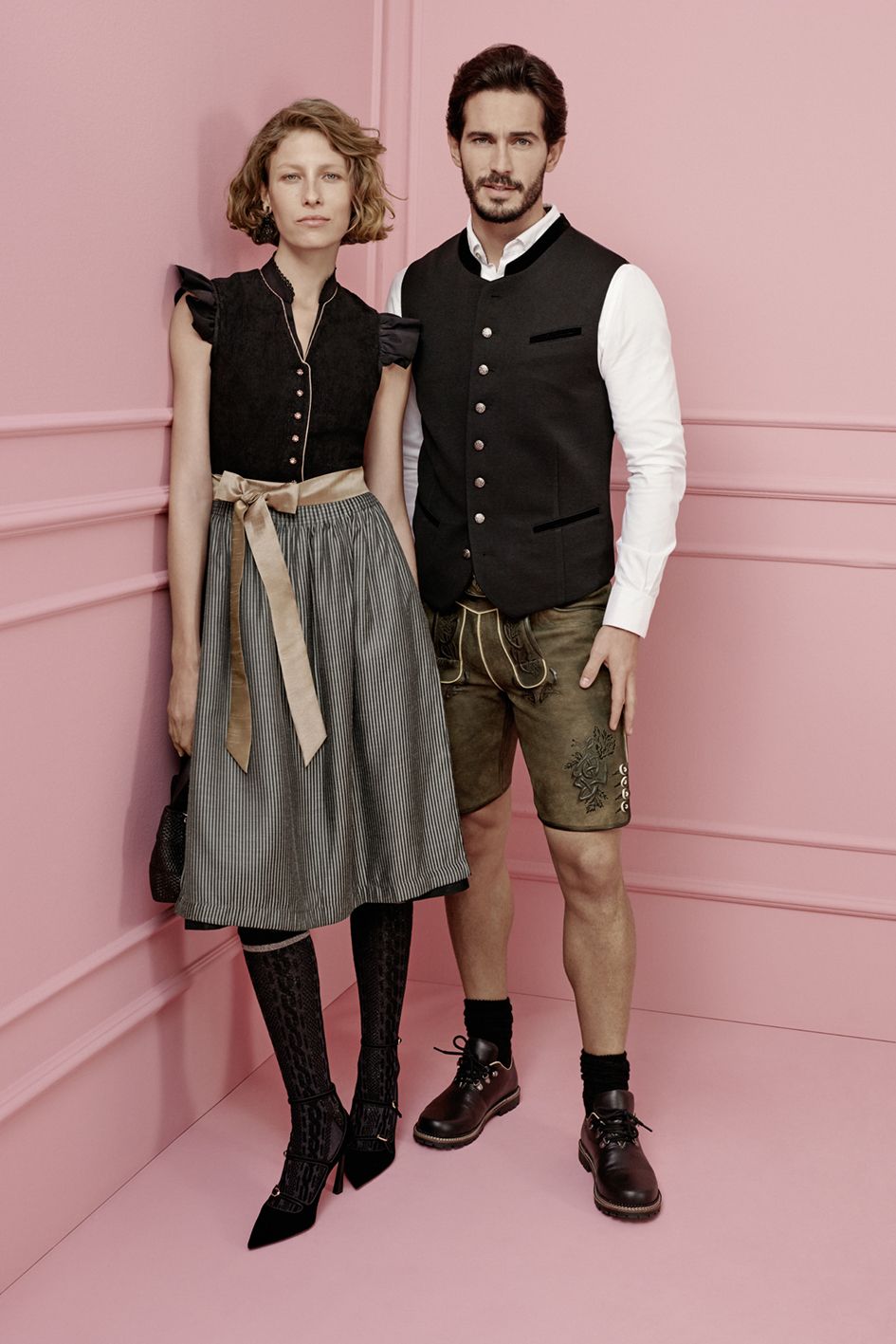 SW_24_C_gold_outfit_10_1352_RGB